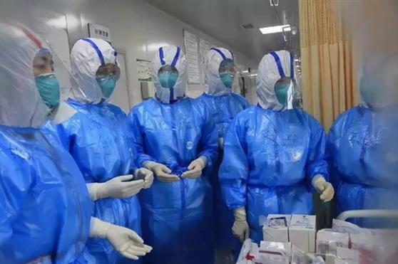 8个小时不能脱防护服的她们，生理期有多难？