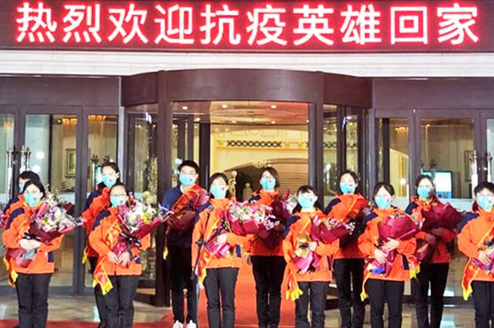 金天国际最高礼遇迎接宿迁援鄂英雄回家