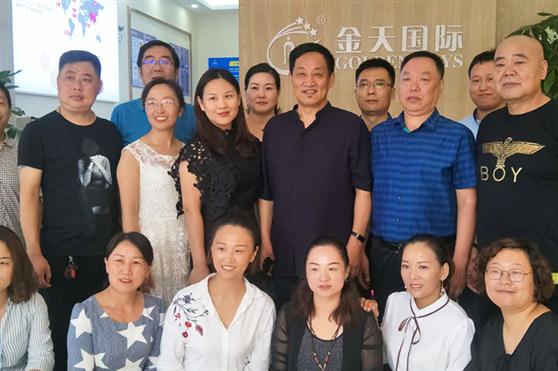 领袖情怀：祖明军董事长新疆之行亲访沿途雪莲养护中心店